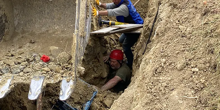 Çanakkale’de toprak kayması! Göçük altında kalanlar var