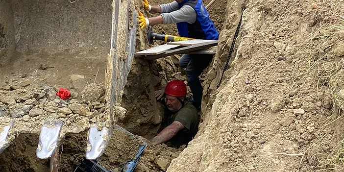 Çanakkale’de toprak kayması! Göçük altında kalanlar var