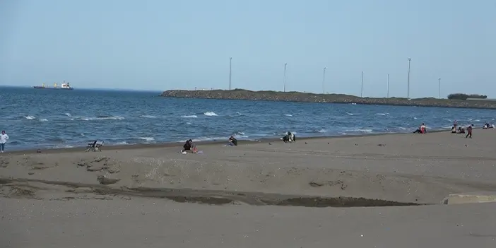 Karadeniz Akdeniz'i aratmadı! Vatandaş denize koştu