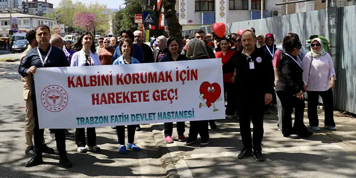 Trabzon'da sağlık çalışanlarından kalp sağlığı farkındalığı için yürüyüş