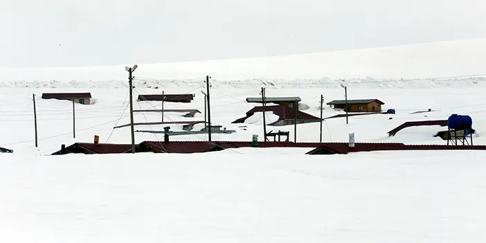 yayla-evleri-kara-gomuldu.webp